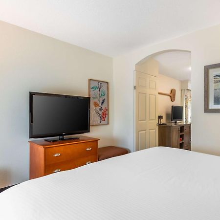Best Western Plus University Park Inn & Suites Ames Extérieur photo