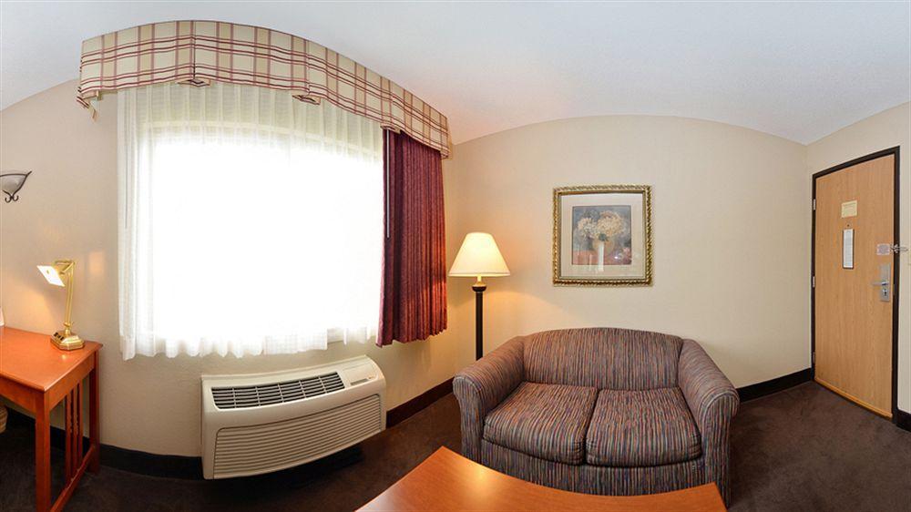 Best Western Plus University Park Inn & Suites Ames Extérieur photo
