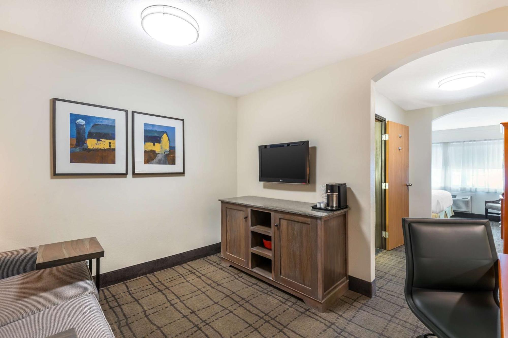 Best Western Plus University Park Inn & Suites Ames Extérieur photo