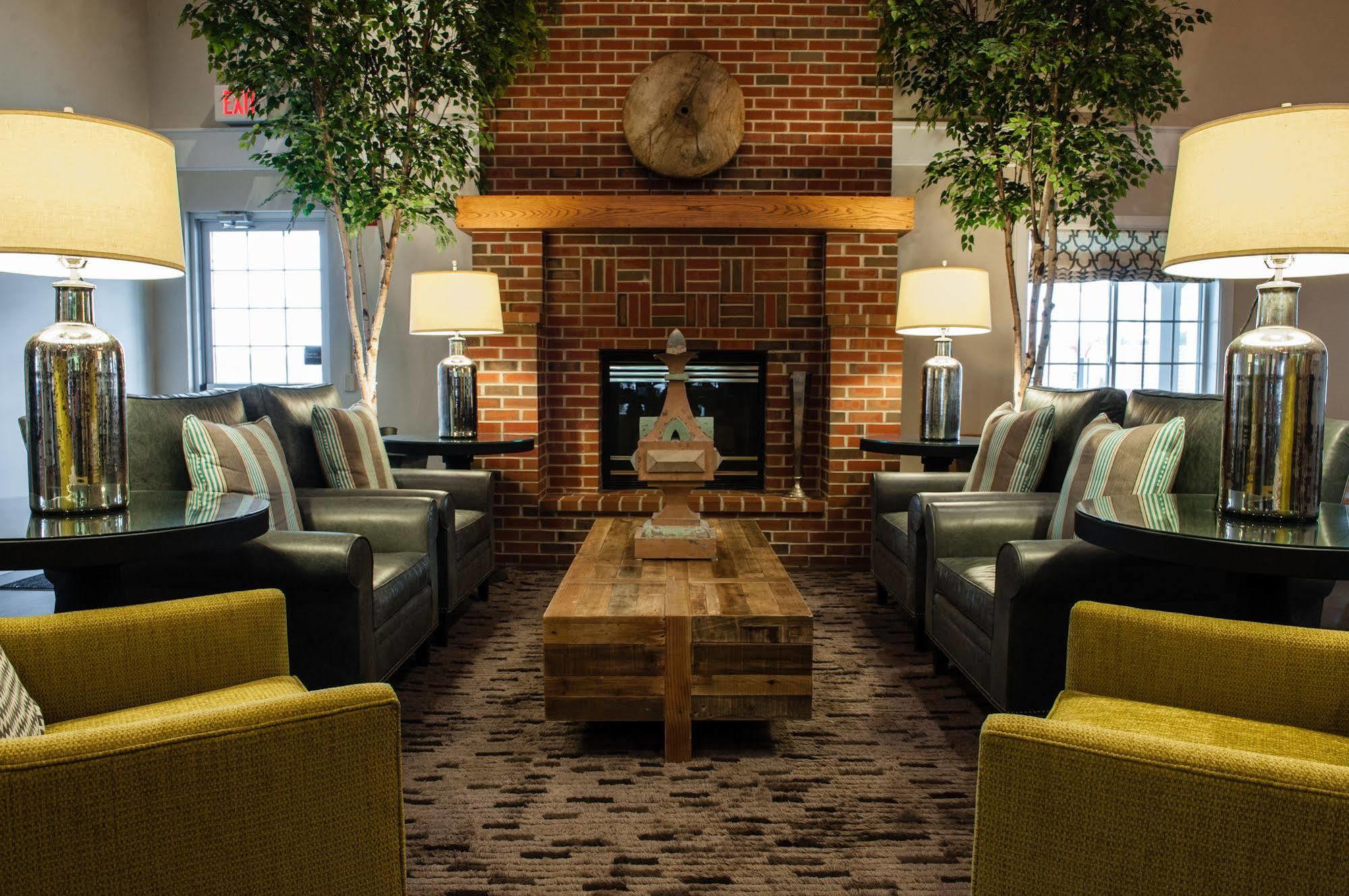 Best Western Plus University Park Inn & Suites Ames Extérieur photo